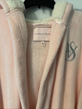 Victoria's Secret Plush Pink Hooded Robe size s